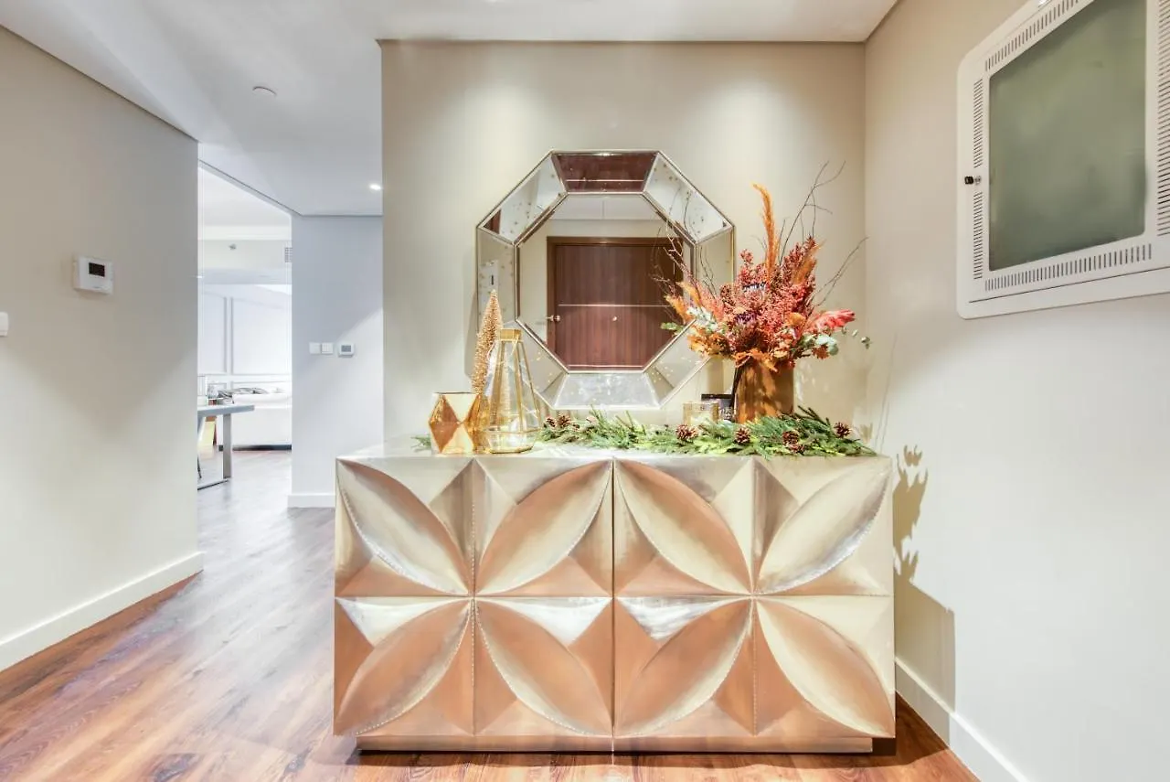 Luxurious 3 Bedroom Apartment In Boulevard Point, Connected To Dubai Mall