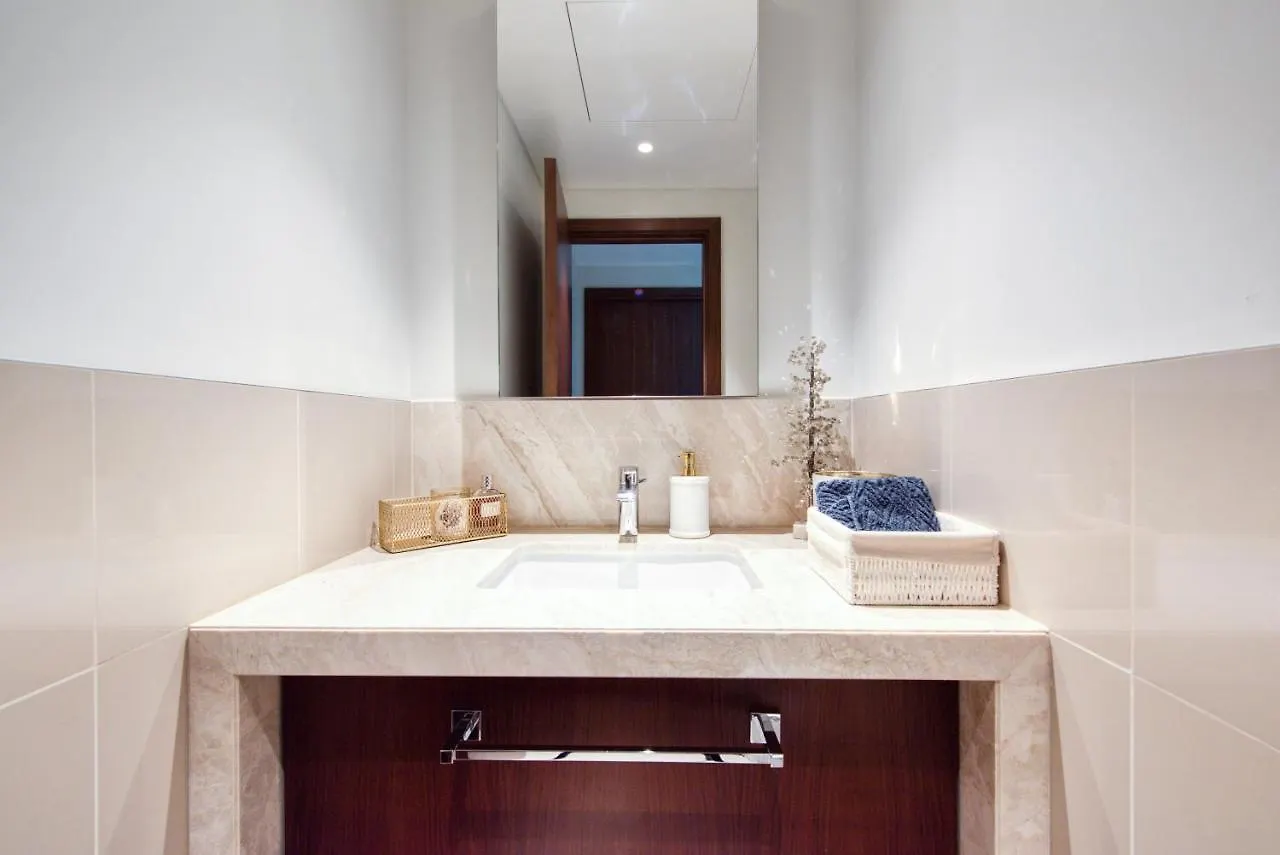 Luxurious 3 Bedroom Apartment In Boulevard Point, Connected To Dubai Mall